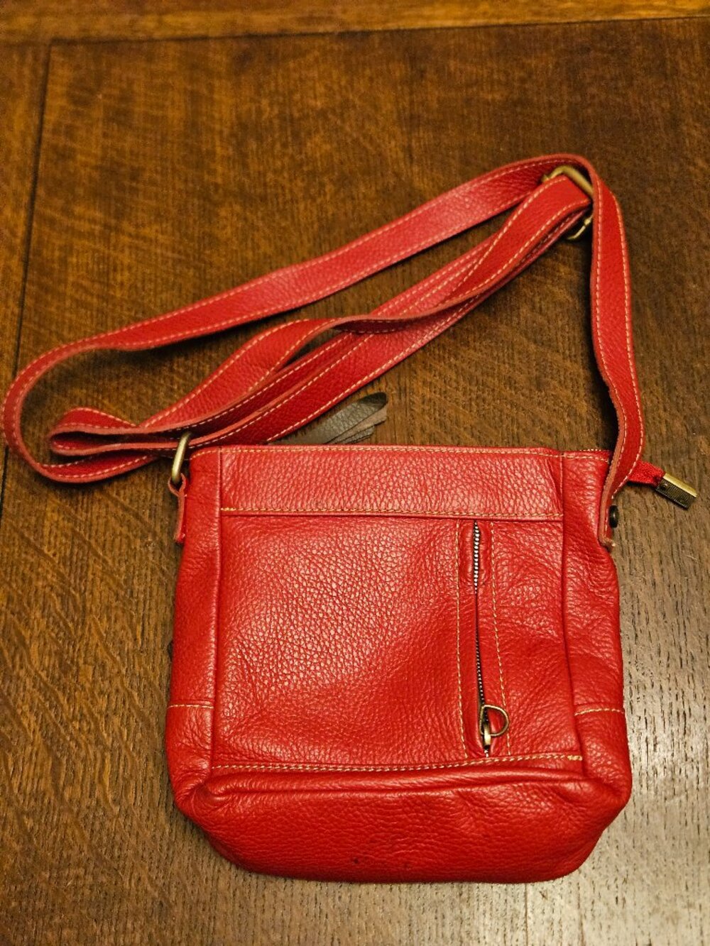 Avorio Made in Itay Red Pebbled Leather Crossbody Messenger bag